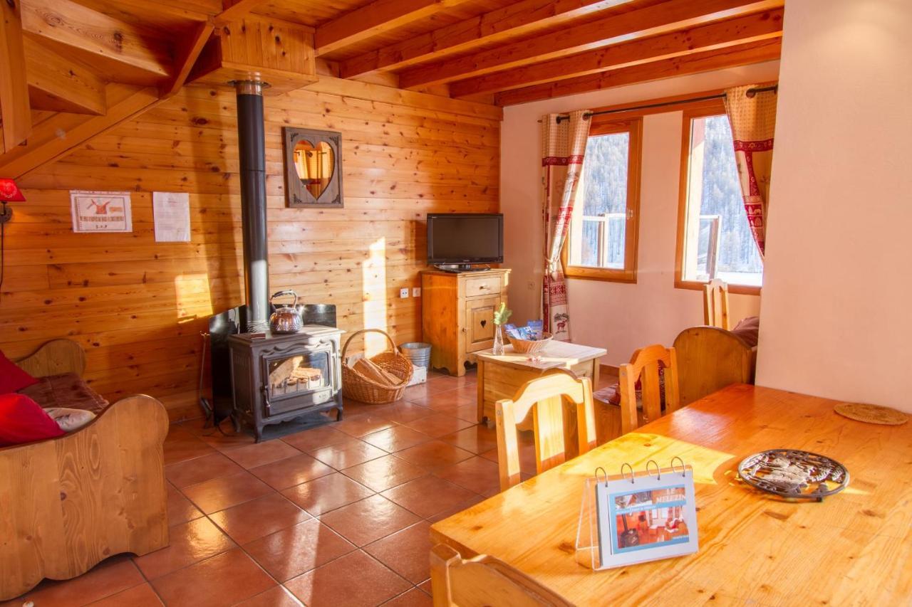 Chalet Le Mélézin hameau des Chazals Nevache Hautes Alpes Buitenkant foto